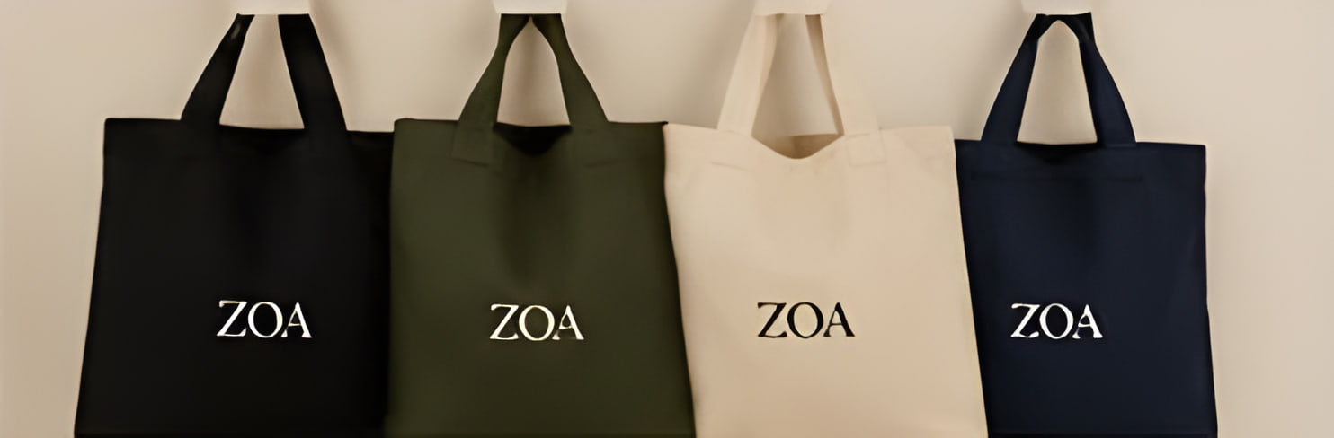 Quatre tote bags ZOA : noir, kaki, beige et marine